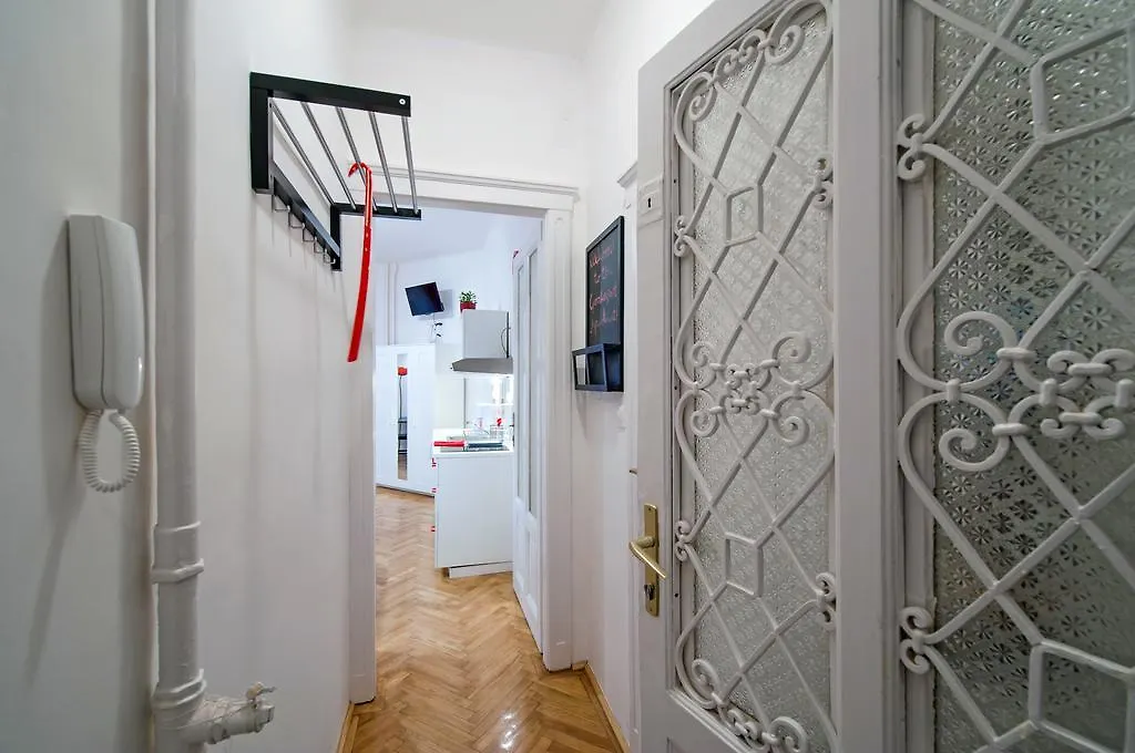 부다페스트 Parking, Ac, Wifi Flat Next To Andrassy Ave 아파트